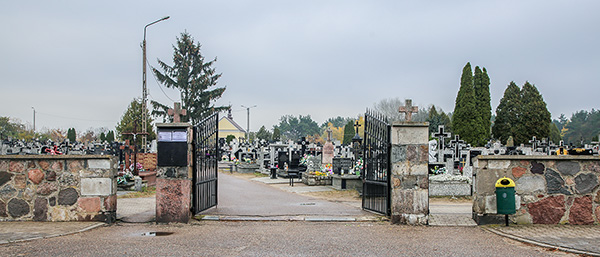 Sektory na cmentarzu parafianym w Ostrołęce