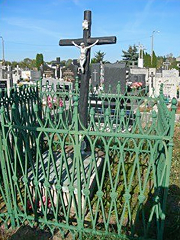 Najstarszy grób na cmentarzu parafianym w Ostrołęce