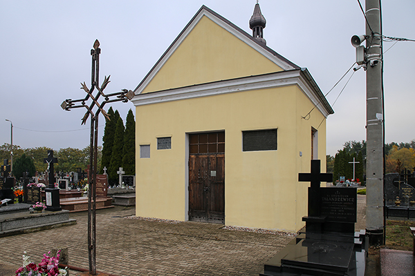 Kaplica na cmentarzu parafianym w Ostrołęce